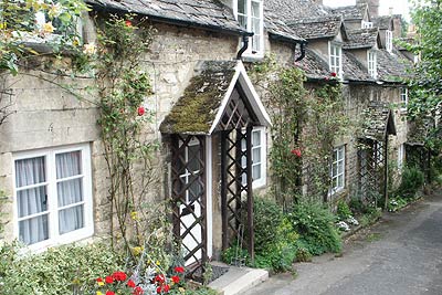 A row of stone cottages in Winchcombe