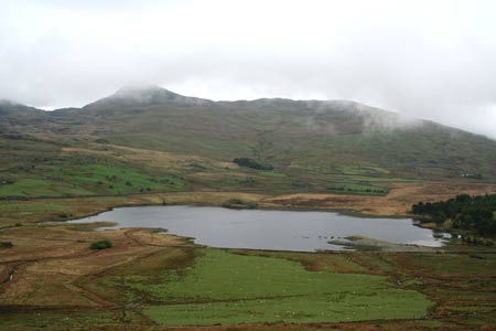 Llyn y Gader & cloud covered Yr Aran from slopes of Y Garn