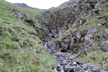 Crossing the ravine on Kirk Fell