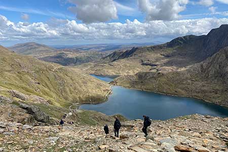 Starting the descent to the Miner's Path from Snowdon