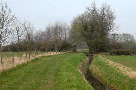 Drainage dyke alongside the path to Hoveringham