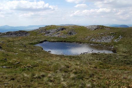 The tiny Llyn Bach just north of Glasgwm's summit