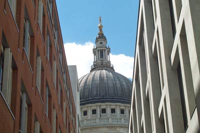 Contrasting architecture near St Paul's Cathedral