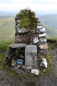 Memorial Cairn and Geocache - Drws Bach (Arans)
