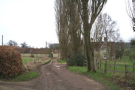 Approaching Beech Hyde Farm near Wheathampstead