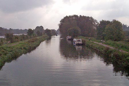 View downstream on Lee Navigation, Amwell Quarry