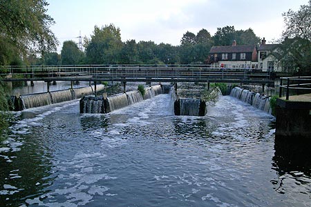 Dobbs Weir with The Fish & Eels pub