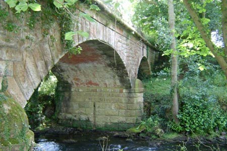 Old Helmsley railway bridge over the River Rye