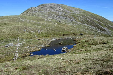 Small lochan between Monadh Beag and Meall a' Phubuill