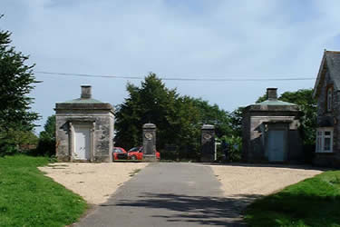 Stag Lodge former main entrances to Saltram Park