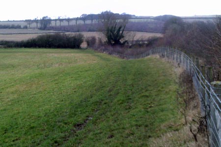 Oxfordshire Way path south of Ascott-under-Wychwood