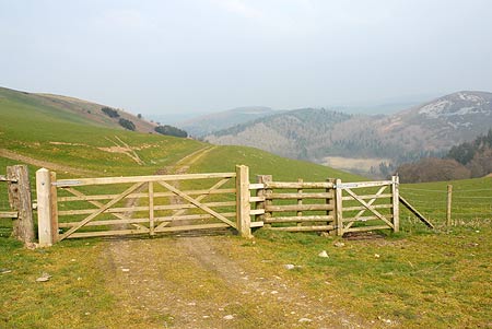 The col between Heath Mynd (right) and Cefn Gunthly