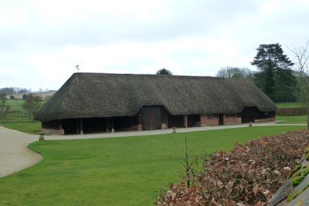 Thatched farm building in Netherton