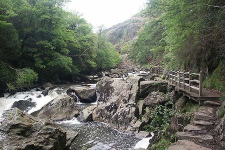Path alongside Glaslyn river, Aberglaslyn