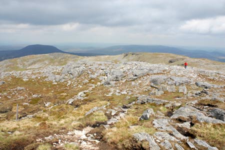 The northeast ridge of Arenifg Fawr from the summit
