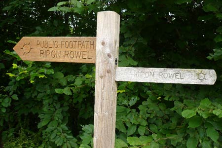 Ripon Rowell Walk fingerpost near Mickley
