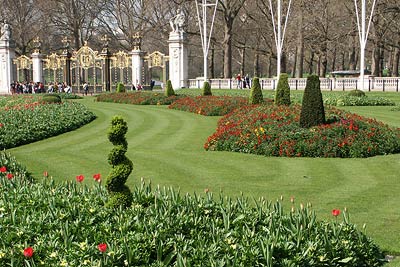 Beautifully manicured gardens facing Buckingham Palace