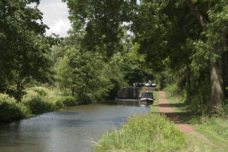 Stratford-upon-Avon canal at Yarningale