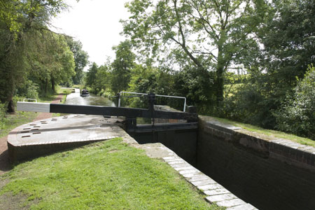 The Stratford-upon-Avon canal near Yarningale