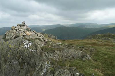 Summit of Little Hart Crag and white quartzite
