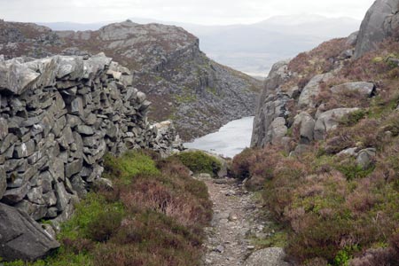 Path above Llyn Du on the way to the summit of Rhinog Fawr