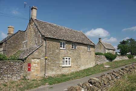 Stone built cottages at Cutsdean
