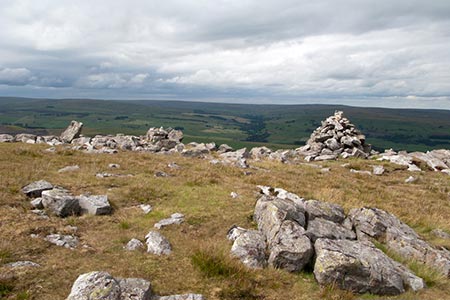 Cairn and rocks at Bollihope Carrs, County Durham